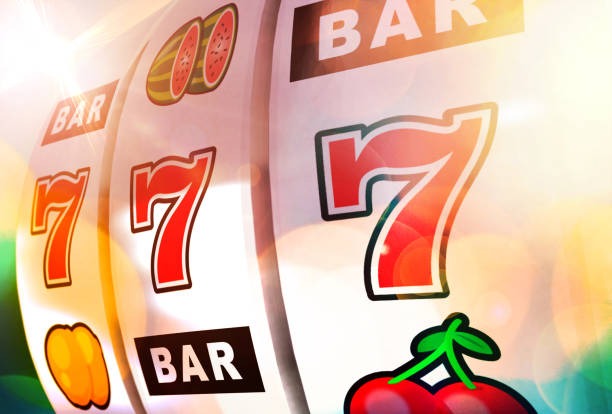 Lucky Neko slot game interface on paito california showing reels and winning combinations